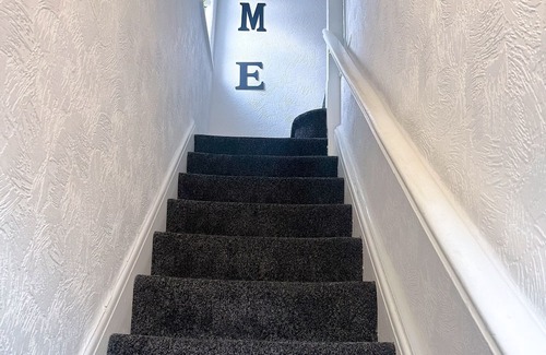 Middleton Maison | Spacious 3-Bedroom Family Home in Quiet Middleton | Minutes from Manchester City