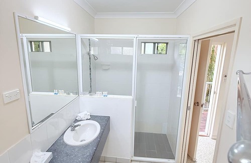 Emu Park Station Balnéaire | Emu Park Beach Resort, Queen Room with balcony for 2 Guest