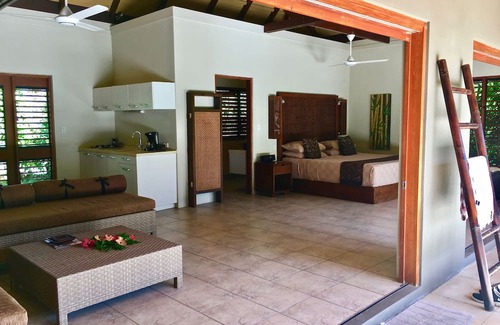 Malolo Lailai Island Maison | Nai Kawakawa 5 Star, Five Bure Waterfront Complex with Swimming Pool Musket Cove