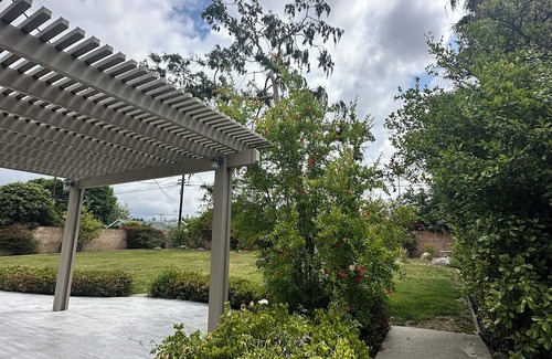 Northridge Maison | Spacious 5-bedroom house in enchanting Northridge with WiFi, AC