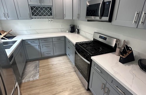Northridge Maison | Spacious 5-bedroom house in enchanting Northridge with WiFi, AC
