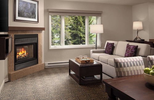 Highland Meadows Copropriété | Enjoy a 3 Day Fall Weekend -2-bedroom condo at Marriott Resort in charming Vail