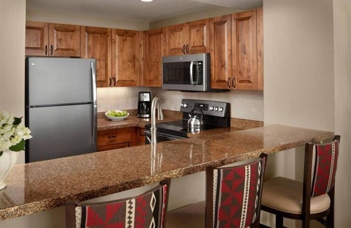 Highland Meadows Copropriété | Enjoy a 3 Day Fall Weekend -2-bedroom condo at Marriott Resort in charming Vail
