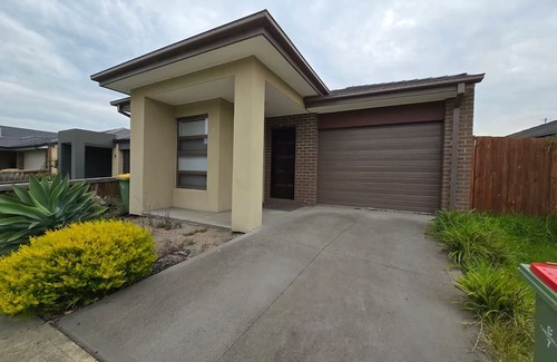 Pakenham Maison | 7 Serenity Home 3-bedroom house with WiFi and AC in peaceful Pakenham