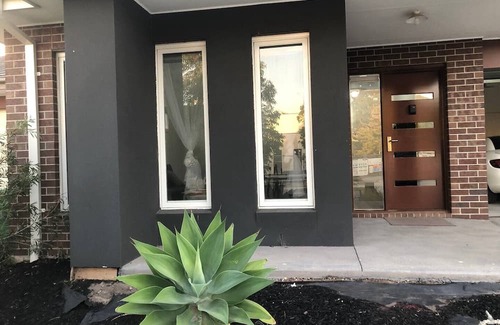 Pakenham Maison | 11 Serenity Home 4-bedroom house with WiFi and AC in delightful Pakenham