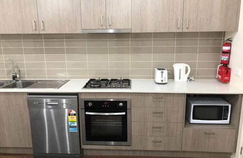 Pakenham Maison | 11 Serenity Home 4-bedroom house with WiFi and AC in delightful Pakenham