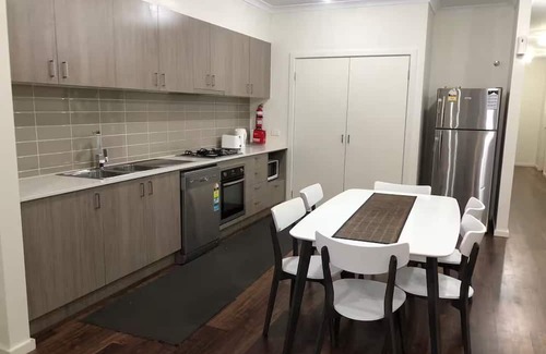 Pakenham Maison | 11 Serenity Home 4-bedroom house with WiFi and AC in delightful Pakenham