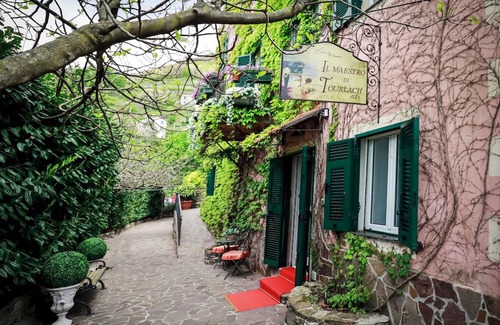 Bargagli Maison | Charming country house with WiFi, heated pool, artwork, barbecue in the garden.