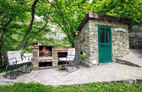 Bargagli Maison | Charming country house with WiFi, heated pool, artwork, barbecue in the garden.