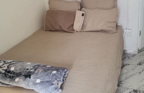 Pietermaritzburg Cabine | Spacious lodge in beautiful Pietermaritzburg with AC, WiFi