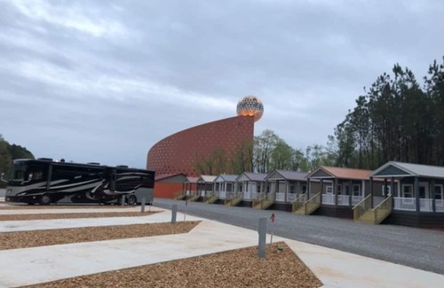 Pearl River Maison | Tiny Homes for Rent, minutes to the Casino, Golf Course & Water Park