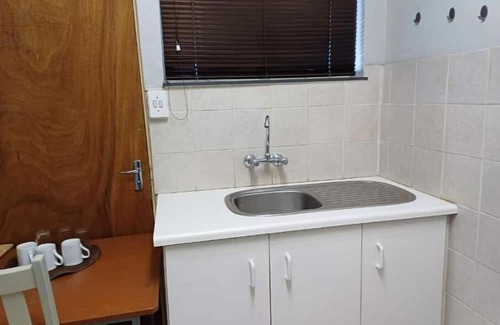 Fichardt Park Appartement | Orchard Guesthouse Double Room with Pool View 2