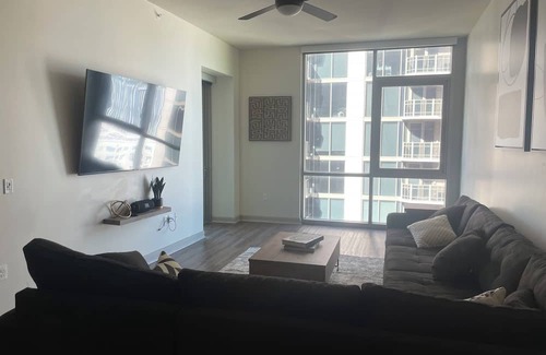 Uptown Appartement | Ascent Victory Park Apartments Unit 1908