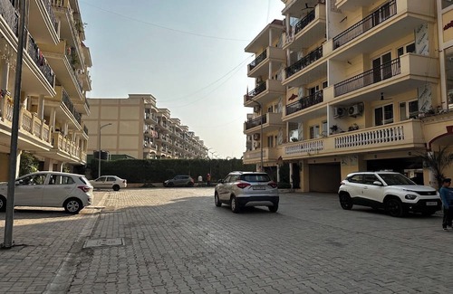 Zirakpur Appartement | Spacious 3-bedroom apartment with AC, WiFi in wonderful Zirakpur