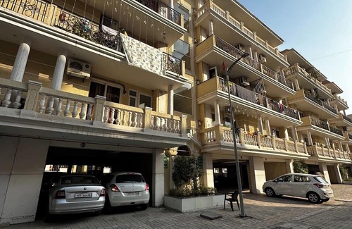 Zirakpur Appartement | Spacious 3-bedroom apartment with AC, WiFi in wonderful Zirakpur