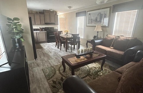Florence Maison | 3-bedroom mobile home in peaceful Florence with AC, WiFi