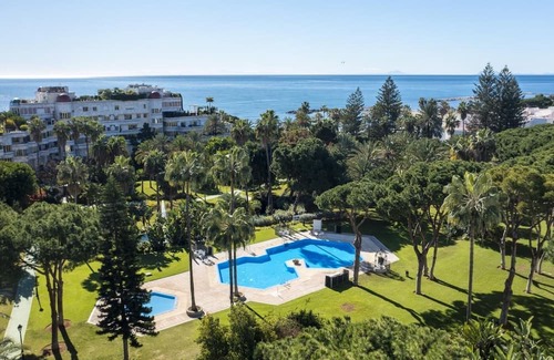 Puerto Banus Appartement | Apartment in Playas del Duque for 4 people | Casa Cadiz 208