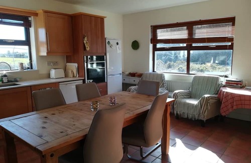 Ventry Maison | Comfortable, peaceful house with garden near Ventry beach, 5 miles to Dingle