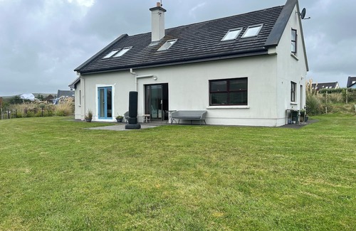 Ventry Maison | Comfortable, peaceful house with garden near Ventry beach, 5 miles to Dingle
