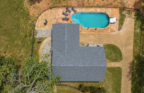 Gilmer Maison | 700+ acre farm with ponds and a pool located in Gilmer, Texas!