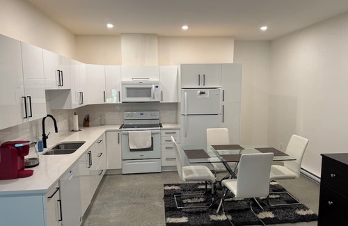 Sechelt Maison | 5 minute to the golf cours and lighthouse Pub. Downtown