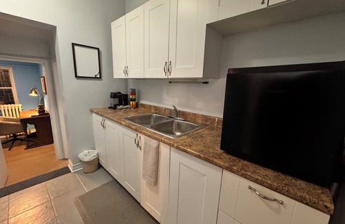 Port Credit Appartement | Lakeshore Full Apartment - Steps to Bars & Fun in Port Credit