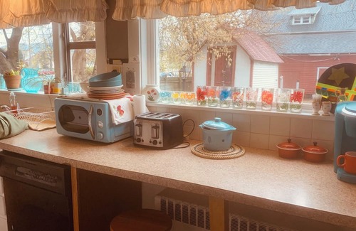 Williamsport Maison | Spacious 4-bedroom house with AC, WiFi in charming Williamsport sleeps 10