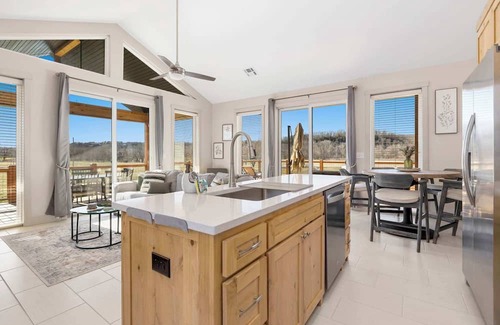 Noel Maison | Elk View-Access Elk River-Rural Acreage-Huge Patio