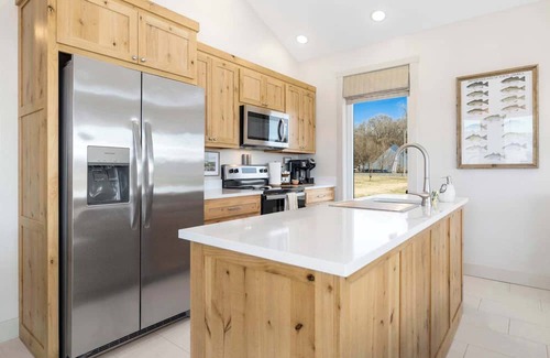 Noel Maison | Elk View-Access Elk River-Rural Acreage-Huge Patio
