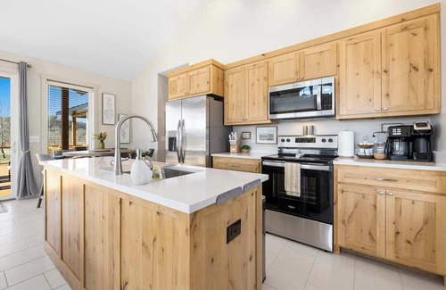 Noel Maison | Elk View-Access Elk River-Rural Acreage-Huge Patio