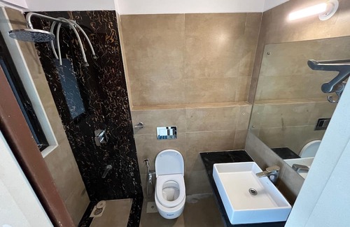 Versova Appartement | Chic 2-bedroom apartment in the heart of the City with Amazing Sea View