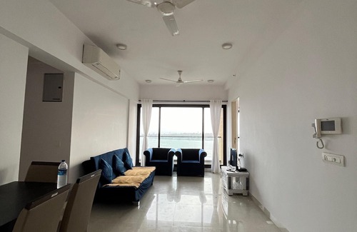 Versova Appartement | Chic 2-bedroom apartment in the heart of the City with Amazing Sea View