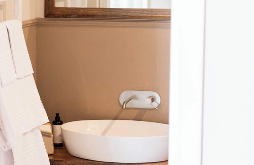 Bernalda Lit Et Petit-Déjeuner | Designer B&B, near the sea and Matera, with outdoor pool, garden and spa