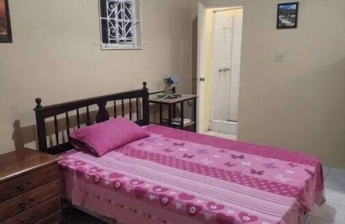 Pamphret Appartement | Rustic Ragga studio apt St Thomas