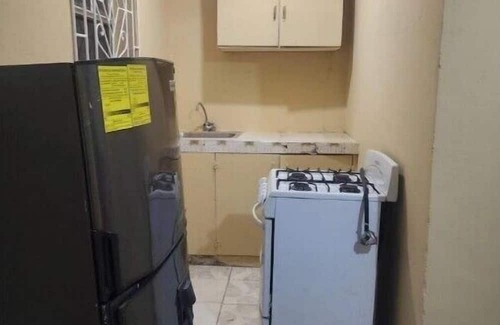 Pamphret Appartement | Rustic Ragga studio apt St Thomas