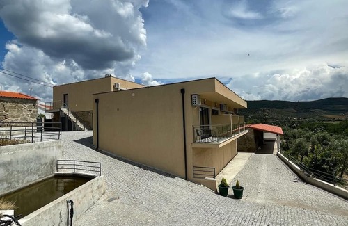 Cabanas de Baixo Appartement | Spacious 6-bedroom hotel suites with AC, WiFi in charming Torre de Moncorvo