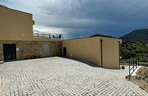 Cabanas de Baixo Appartement | Spacious 6-bedroom hotel suites with AC, WiFi in charming Torre de Moncorvo