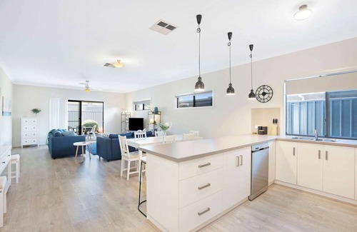 Goolwa Maison | Brooking's Perch, Walk to Shops & River, WiFi