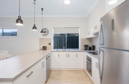 Goolwa Maison | Brooking's Perch, Walk to Shops & River, WiFi