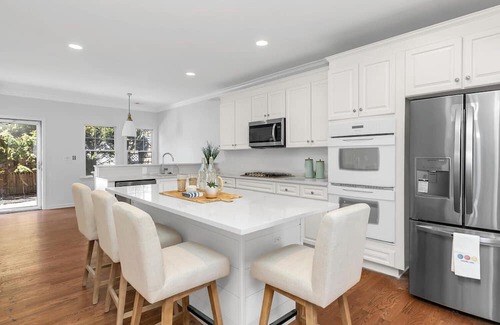 Spring Lake Maison | Water Views Spacious 5-bedroom house in charming Spring Lake.