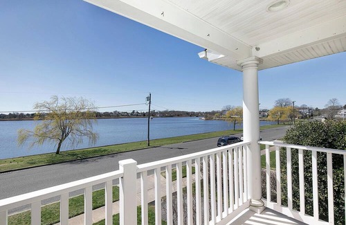 Spring Lake Maison | Water Views Spacious 5-bedroom house in charming Spring Lake.