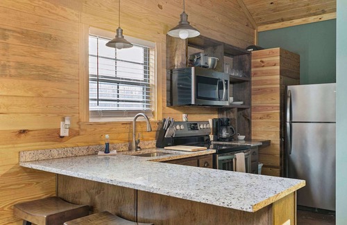 Wilsonville Cabine | Cabins Of Lay Lake at Beeswax Cabin #5