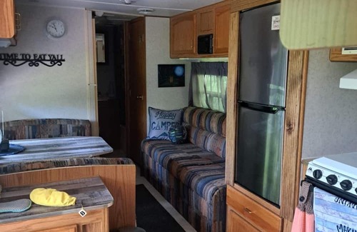 Danville Location De VR | Tranquil campsite with AC in the woods of Danville