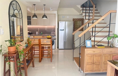 Downtown Appartement | Spacious and Cozy 3-Bedroom Apartment with WiFi, AC in Poblacion Makati