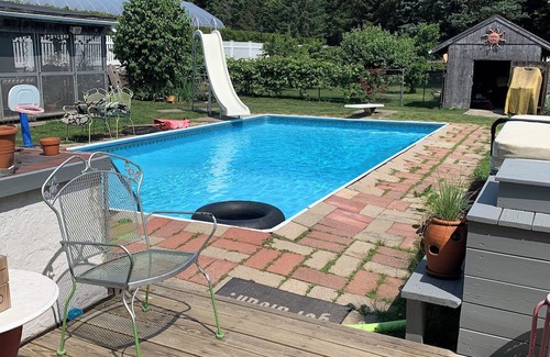 Swansea Appartement | Airy and sunny 2nd floor, privately accessed 1 bedroom apartment in Swansea, MA.