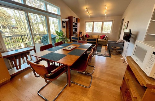 Hadley Maison | Charming 3-bedroom 2-bathroom house with AC, WiFi in beautiful Amherst, MA
