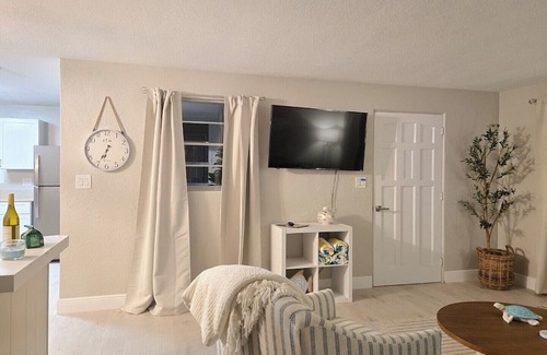 Edgewater Maison | Cozy 2-bedroom house in enjoyable New Smyrna/ Edgewater with AC, WiFi