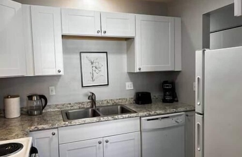 Grand Junction Copropriété | Tranquility, Comfort & Location - 2 Bdrm Condo