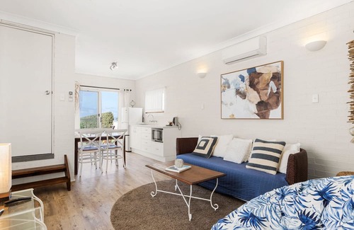 Callala Beach Cabine | Quay's Cabin - Absolute Beachfront with Views