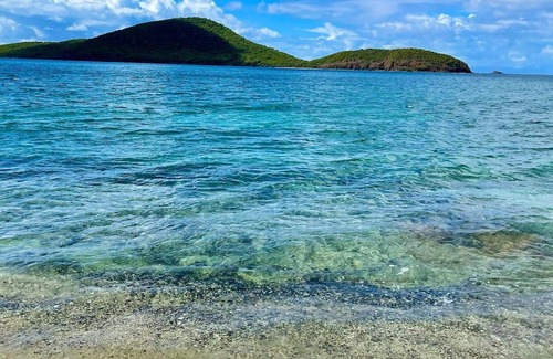 Culebra Pueblo Appartement | Cozy 1-Bedroom Apartment in Culebra – Sleeps 4, Steps from Adventure!